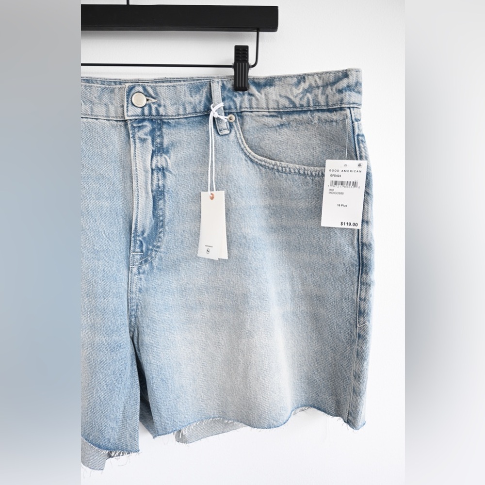 Good American "Good Standard Long" Short, New With Tags - Picture 6 of 10